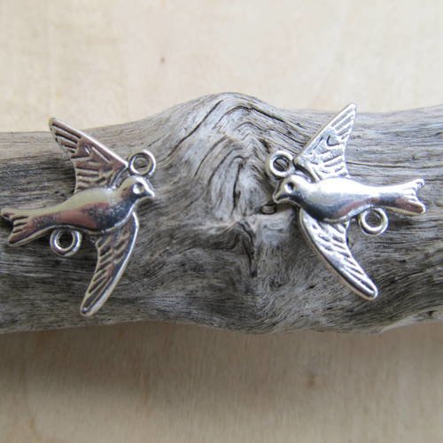 Lot de 2 connecteurs oiseaux de 18 x 22 mm en métal couleur argent vieilli.
