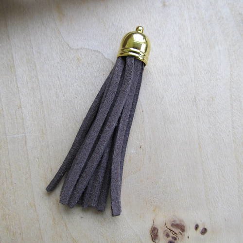 Pendentif  gland en métal et franges de cuir velours de couleur: chocolat. 