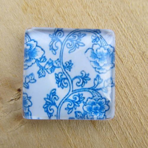 Cabochon en verre de forme carrée de 25 x 25 mm avec image de fond décor: floral.