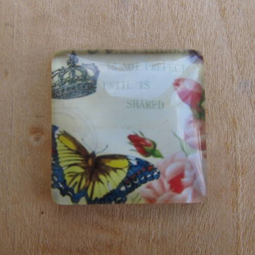 Cabochon en verre de forme carrée de 25 x 25 mm avec image de fond décor: papillon.