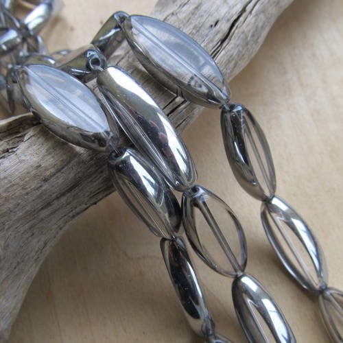 Lot de 5 perles de forme navette de 30 x 12 mm en verre plaqué couleur argent. 