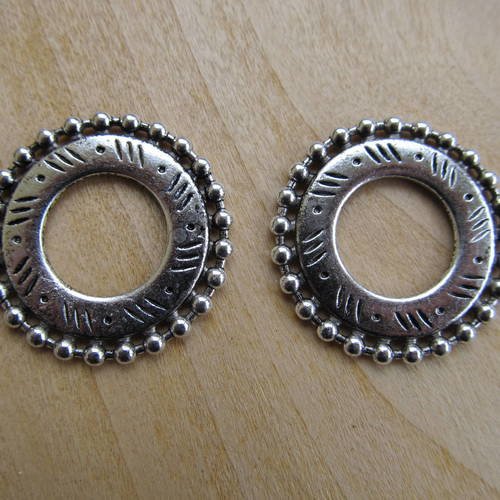 *lot de 2 connecteurs anneaux de 29mm bordé d'une frise perlée couleur argent vieilli.