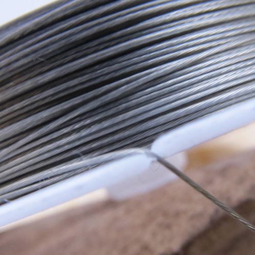 Bobine de fil câblé en acier inoxydable plastifié en surface, de diamètre 0.60 mm. 