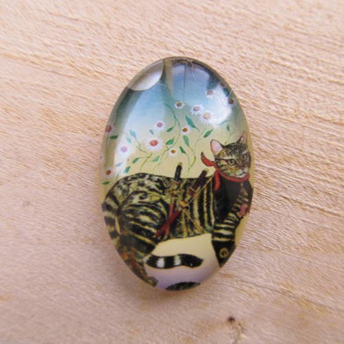 Cabochon en verre de forme ovale de 30 x 20 mm avec image de fond décor: dessin de chat. 