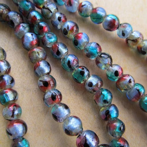 Lot de 10 perles en verre de 8 mm avec feuille d'argent fabriquée à la main de couleur; multicolores. 