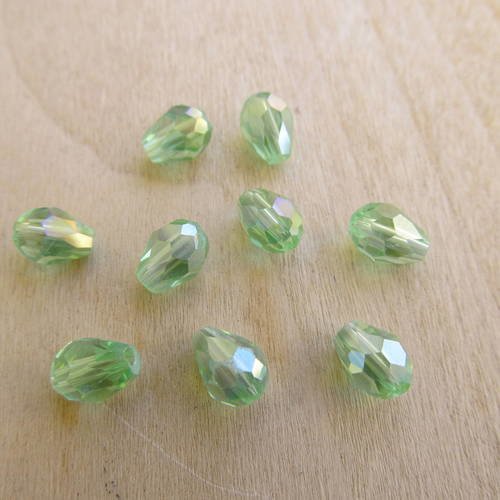 Lot de 10 perles gouttes de 7 x 5 mm en verre facetté plaqué ab de couleur: verveine.