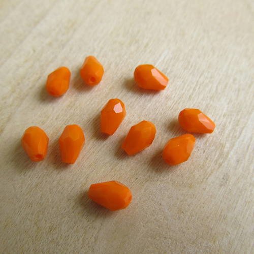 Lot de 10 petites perles gouttes de 5 x 3 mm en verre facetté imitation jade de couleur: orange safran