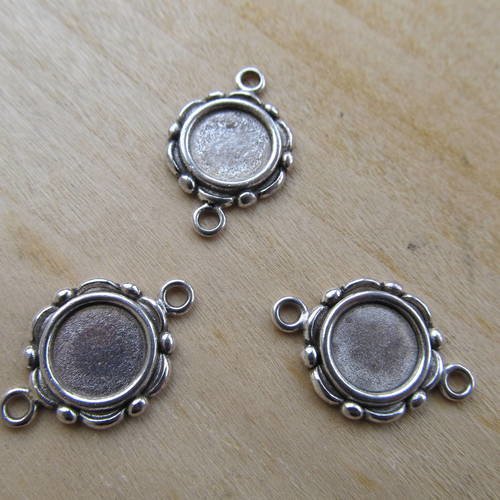 Lot de 5 connecteurs supports à cabochon forme ronde de 23 x 15 mm, plateau 10 mm en métal de couleur argent vieilli.
