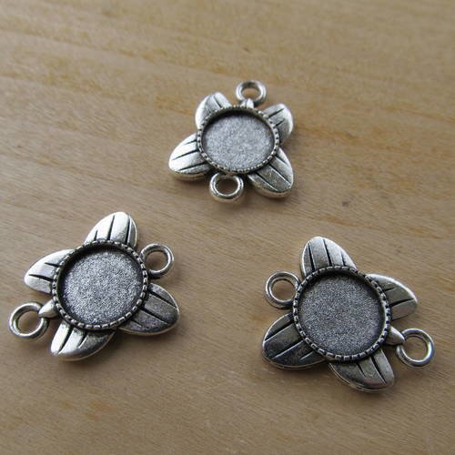Lot de 3 connecteurs supports à cabochon forme papillon de 26 x 21 mm, plateau 12 mm en métal de couleur argent vieilli.