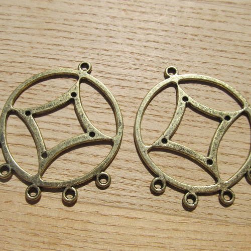 Lot de 2 grands connecteurs chandeliers de forme géométrique en métal couleur bronze.. 