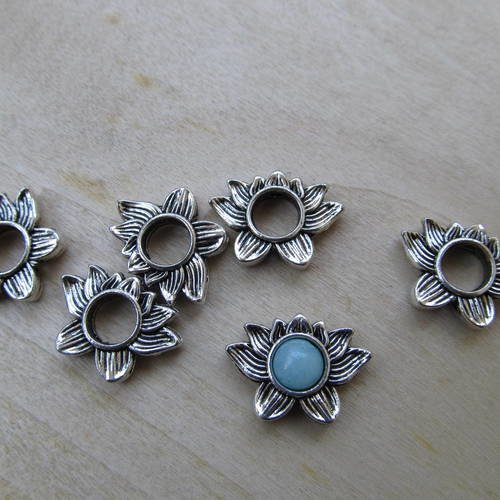 Lot de 5 perles armatures, en forme fleur de lotus de 14 x 19 mm en métal couleur  argent vieilli. 