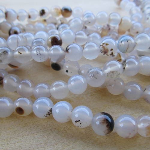 Lot de 10 perles rondes de 8 mm en agate naturelle non teintée.
