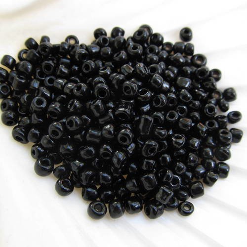 *sachet de 25 g de perles de rocaille de 4 mm en verre de couleur noire.