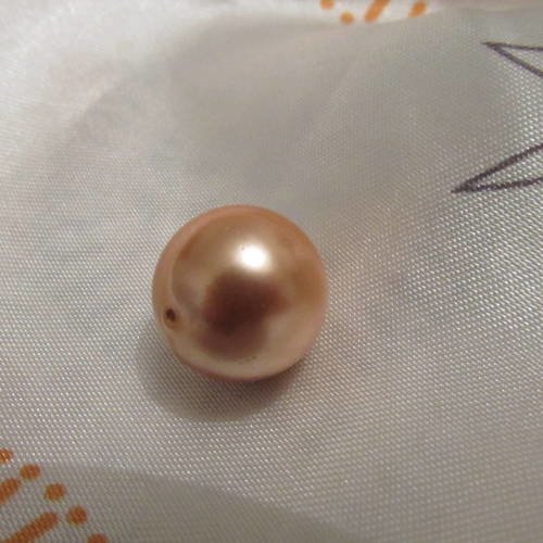 Perle en coquillage nacrée de grade a, diamètre de 16mm de couleur: abricot.
