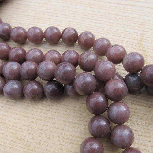 2 perles ronde de 12 mm en aventurine naturelle de couleur pourpre (taupe). 