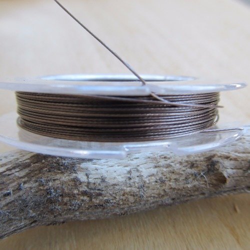 Bobine de fil câblé en acier inoxydable plastifié de 0.38 mm diamètre, de couleur: café.