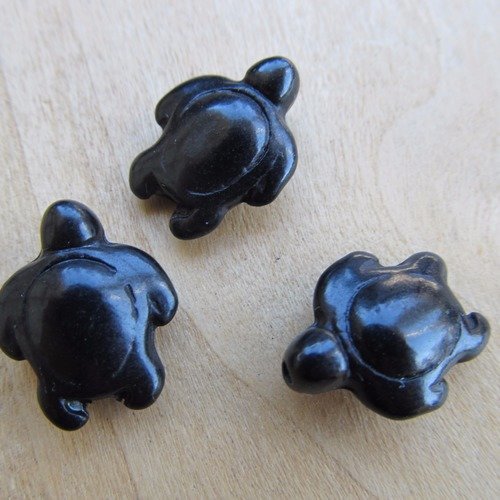 Lot de 5 perles tortue de 18 x 14 mm en howlite teintée: noir.
