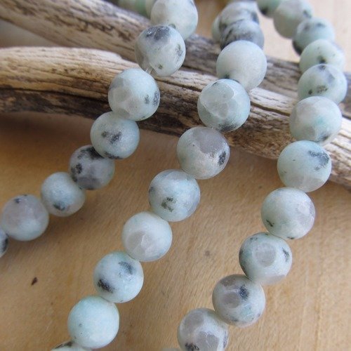 Lot de 10 perles rondes de 8 mm de diamètre en pierre naturelle de jaspe sésame givrée. 