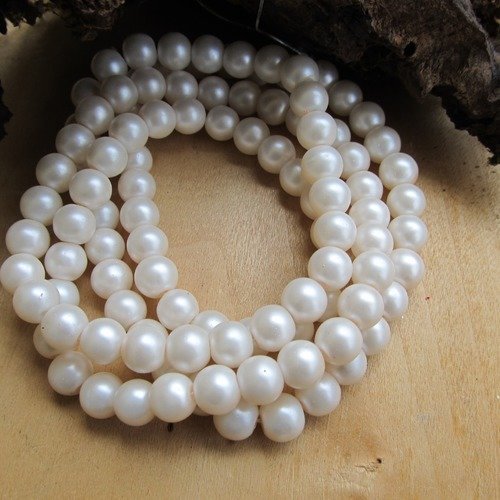 Lot de 10 perles de 8 mm de diamètre, en verre nacré mat de couleur: blanc crème.