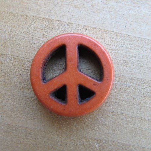 Lot de 2 perles symbole de paix de 20 mm de diamètre en howlite naturelle teintée: orange.