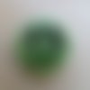 Lot de 2 perles symbole de paix de 20 mm de diamètre en howlite naturelle teintée: vert pistache.