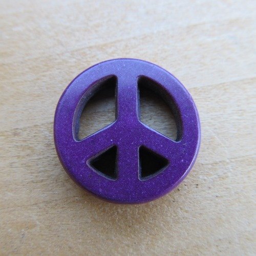 Lot de 2 perles symbole de paix de 20 mm de diamètre en howlite naturelle teintée: violet.