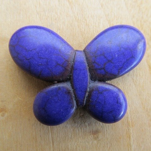 Lot de 2 perles papillon de 24 x 35 mm, en howlite teintée: violet.