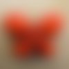Lot de 2 perles papillon de 24 x 35 mm, en howlite teintée: orange vif.