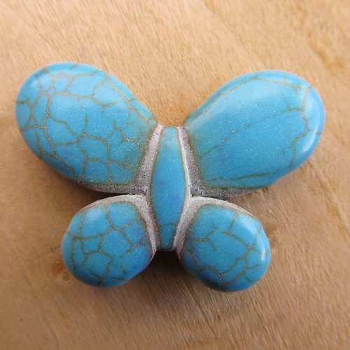 Lot de 2 perles papillon de 24 x 35 mm, en howlite teintée: turquoise.