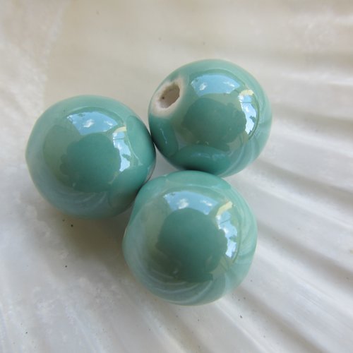 Lot de 2 perles rondes de 14 mm de diamètre en porcelaine, nacrées couleur: bleu turquoise.