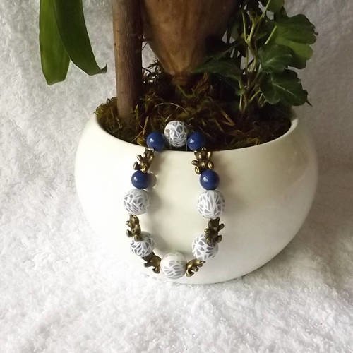 Bracelet "nounours "pâte polymère bleu étoilé ,perles nounours en métal bronze 