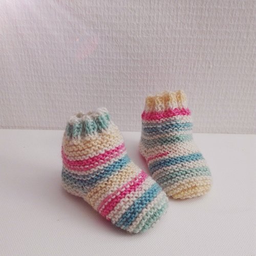 Chaussettes bébé  tricotée, fait main