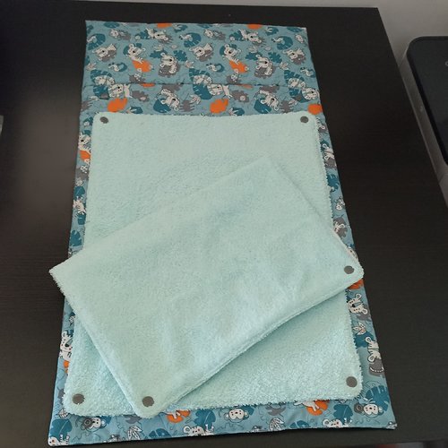 Matelas a langer nomade et deux serviettes imperméable