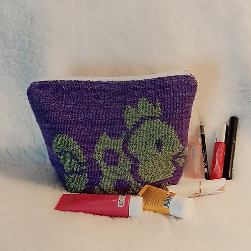 Trousse de toilette en éponge