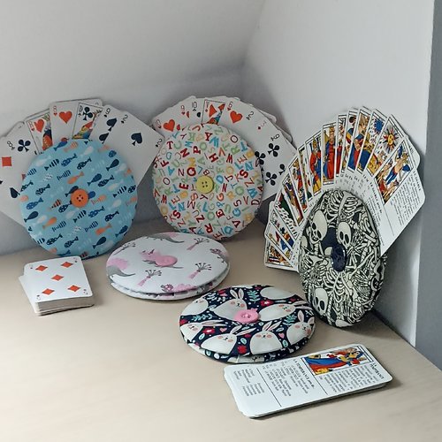 Porte carte à jouer rond en tissu - étui pour jeux de société - accessoires enfant - support carte à jouer