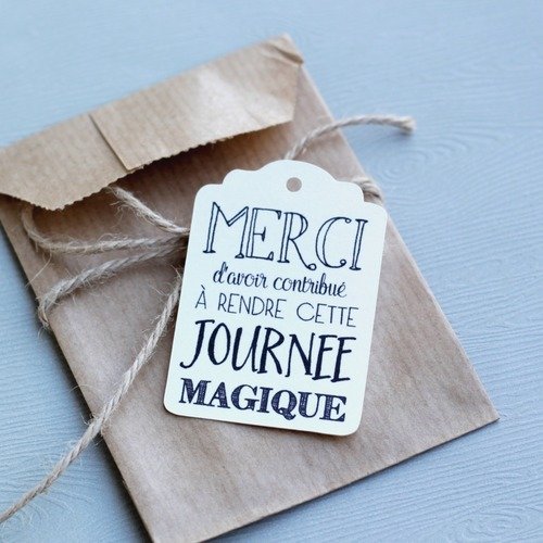 Etiquettes merci d'avoir contribue a rendre cette journée magique - découpe coeur