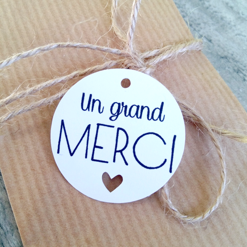 Etiquettes Pastille Rondes Un Grand Merci Decoupe Coeur Un Grand Marche