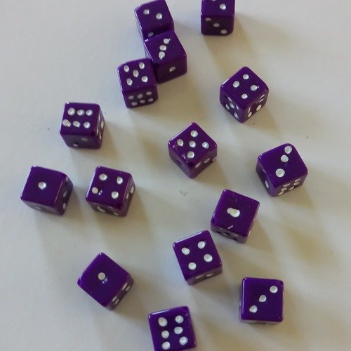 Perles "dés à jouer" x 15 violettes
