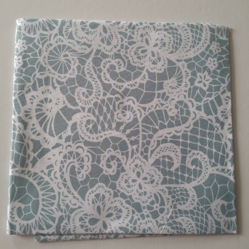 Coupon tissu 50 /50 cm motifs dentelle 