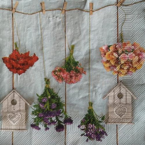 Serviettes en papier motifs fleurs et nichoirs