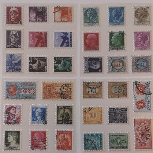 Planche de 34 timbres en carterie