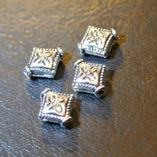 10 perles intercalaires forme losange aplati, motif fleur, métal couleur argent vieilli, 10 x 8 mm