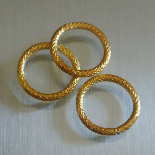 4 anneaux ouverts, 16 x 2 mm, trou intérieur 12 mm, motifs guillochés petits losanges