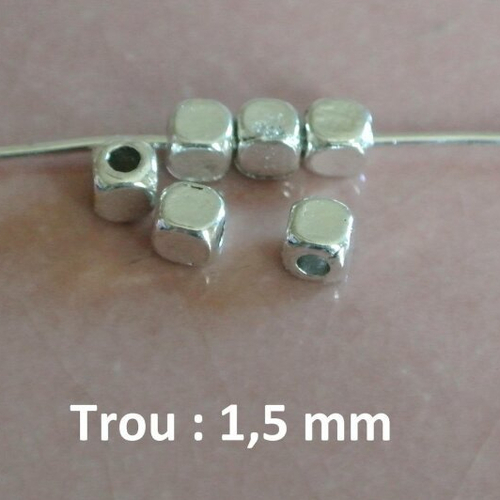 50 perles intercalaires argentées, 4 x 4 x 4 mm, forme cube cubique angles arrondis, trou 1,5 mm