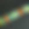 4 perles forme palet rectangulaire 20 x 20 x 2 mm en nacre teintée orange-vert-jaune, trou 1 mm