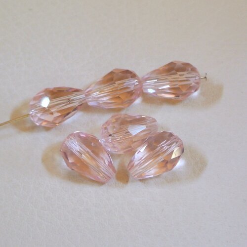 10 perles, 11 x 8 mm, en verre à facettes rose saumon pâle translucide en forme de goutte, trou longitudinal environ 1 mm