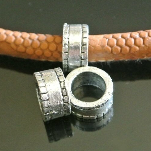 5 perles passantes argent antique, motif briques de part et d'autre, 13 x 13 x 7 mm, trou 8 mm 