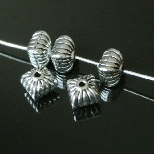 10 perles intercalaires argentées forme toupie rectangulaire striée, 7 x 6,1 mm, trou : 1 mm