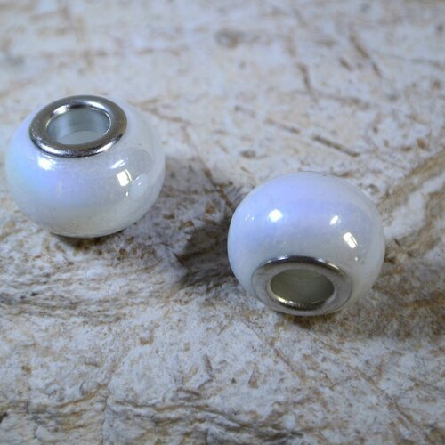 2 perles en verre lampwork blanc irisé, 14 x 10 mm environ, trou 4,8 mm