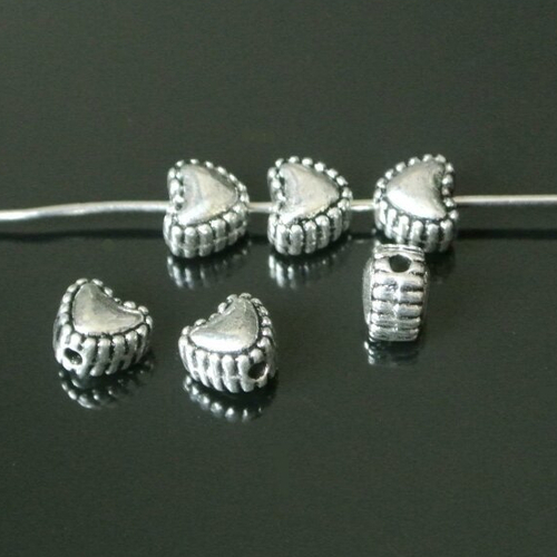 20 petites perles intercalaires argentées en forme de coeur, 5 x 5 x 4 mm, trou  1 mm